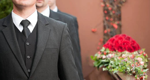 ¿Hay que llevar corbata a un funeral o no?