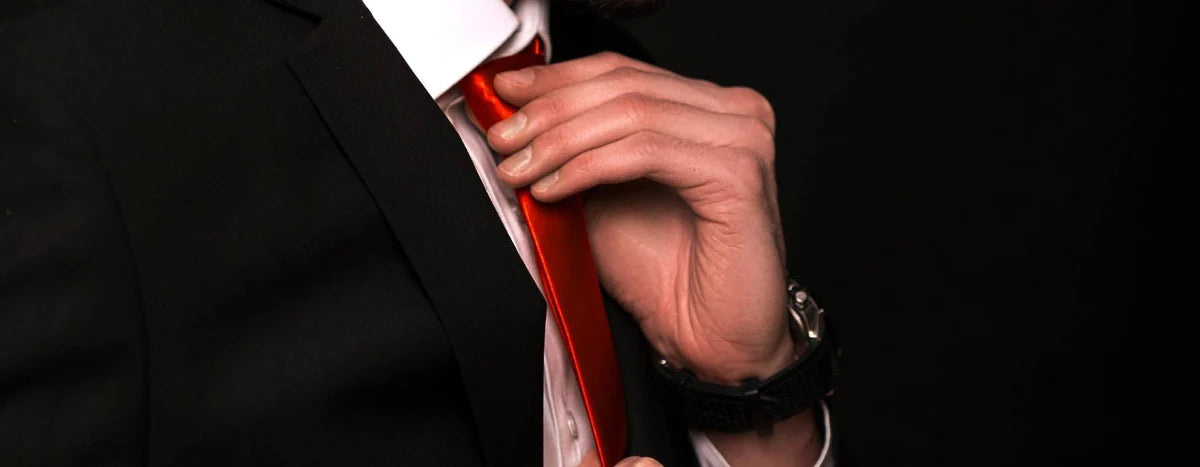 Colección de corbatas rojas